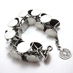 Three-dimensional Circles on Chain Bracelet